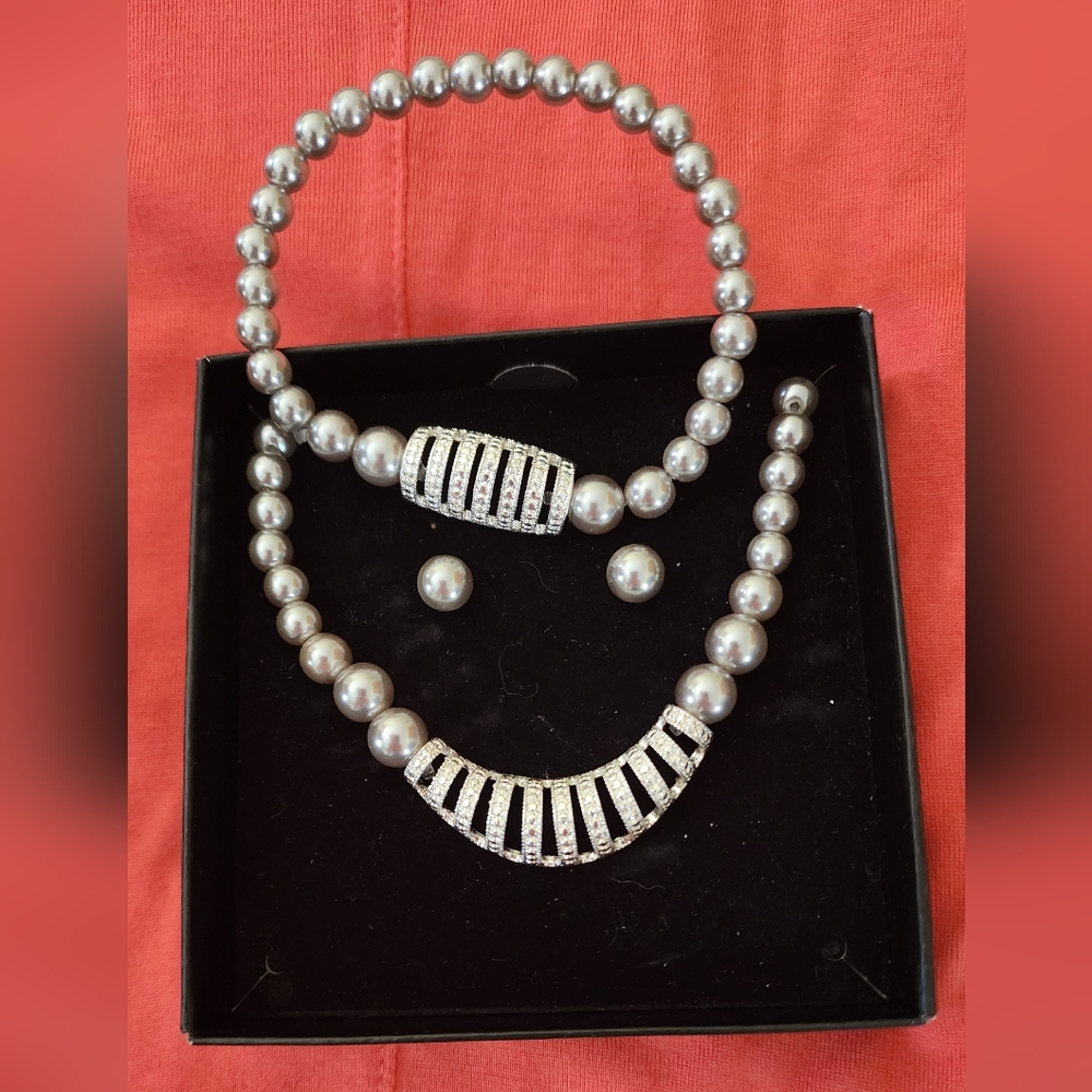 Avon set